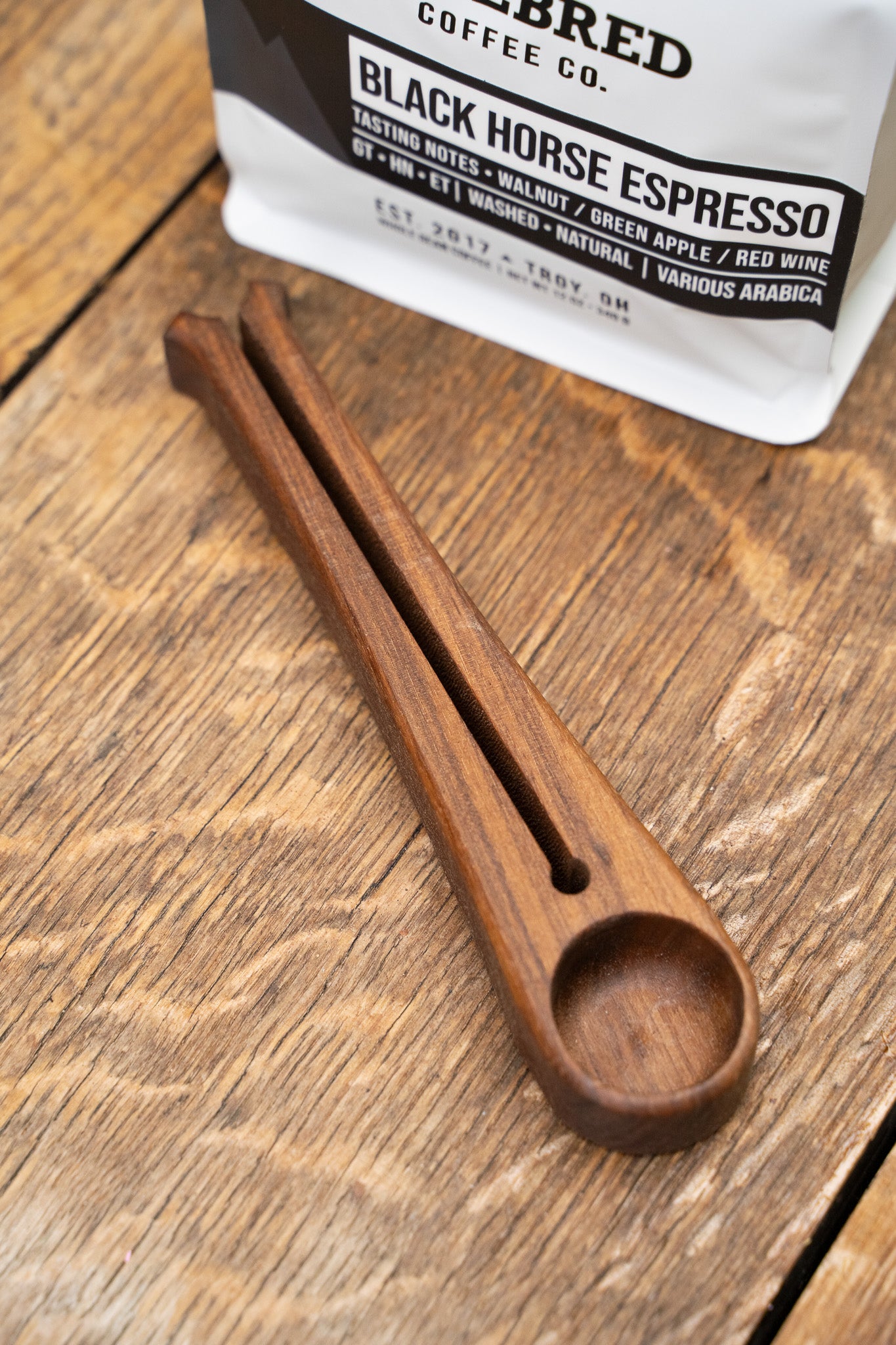 Premium Handcrafted Walnut Coffee Scoop with Bag Clip - Perfect for Coffee Lovers - Eco-Friendly, Unique Kitchen Tool