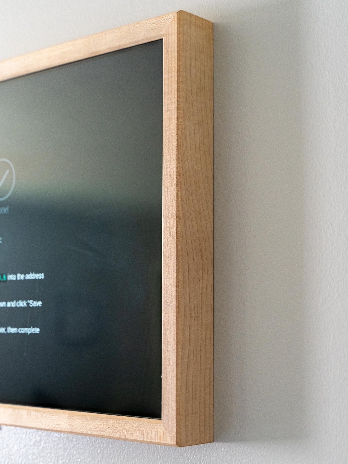 32" Smart Digital Wall Display - HD Screen with WiFi Calendar & Raspberry Pi